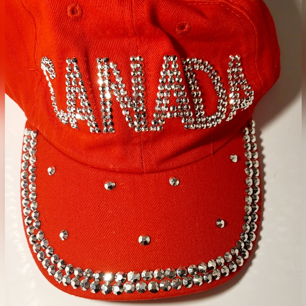 🕳️CANADA Studded Silver hat - like new